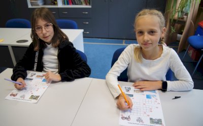 zdjęcia z akademi przedstawiającej wystąpienie z okazji dnia niepodległości