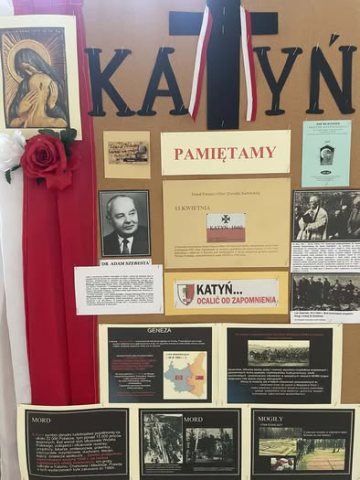 Tablica upamiętniająca wydarzenia związane z Katyniem